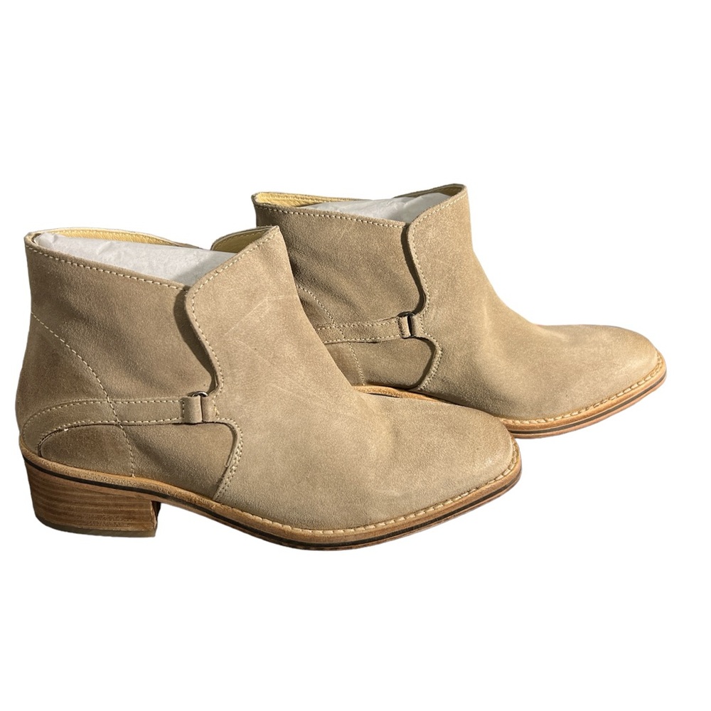 DIBA True NWT Women’s Casp‎ Ian Beige suede bootie. New in box. Size 8.5